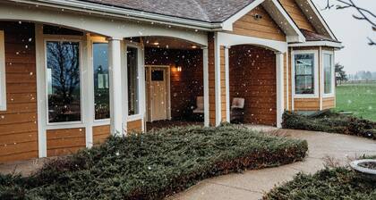 Spacious 3 BR Retreat Near Glacier Park - Sleeps 10 -Where Memories Are Made