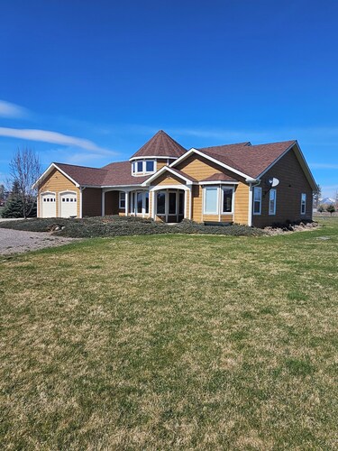 Spacious 3 BR Retreat Near Glacier Park - Sleeps 10 -Where Memories Are Made