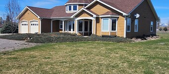 Spacious 3 BR Retreat Near Glacier Park - Sleeps 10 -Where Memories Are Made