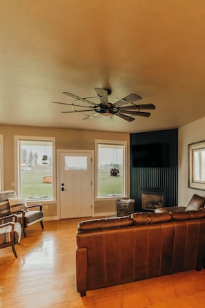 Smart TV, fireplace, books, printers