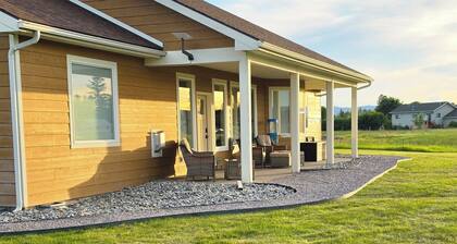Kalispell Home • Family Friendly • Sleeps 10 • Views • Fire Pit • Near Glacier