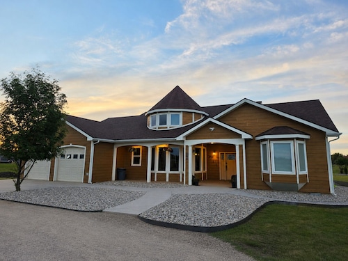 Glacier View Haven - Sleeps 10 - Near Glacier National Park - Family Friendly