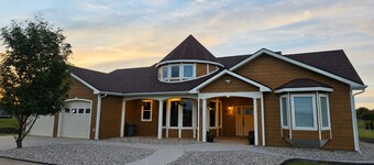 Glacier View Haven - Sleeps 10 - Near Glacier National Park - Family Friendly