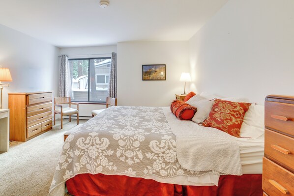 A bedroom with a bed, a chair, a dresser, and a window. - 1 Mi to Village & Eagle Lodge: Condo w/ Fireplace (Mammoth Lakes)