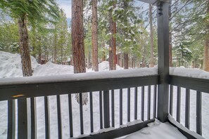 Property grounds - 1 Mi to Village & Eagle Lodge: Condo w/ Fireplace (Mammoth Lakes)
