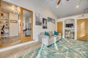TV, books - 4 Mi to Riverwalk & CSU Pueblo! Home w/ Sunroom (Pueblo)