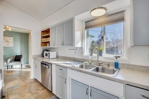 Fridge, microwave, stovetop, dishwasher - 4 Mi to Riverwalk & CSU Pueblo! Home w/ Sunroom (Pueblo)