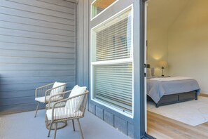 3 bedrooms, iron/ironing board, Internet, bed sheets - Near NRG Stadium & Med Center | Group Retreat (Houston)