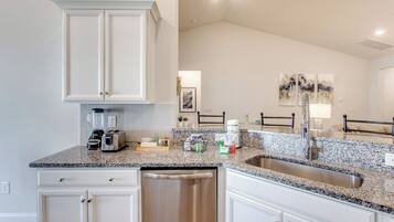 Fridge, microwave, stovetop, dishwasher