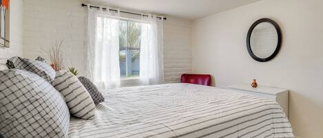 2 dormitoris, planxa i posts de planxar, Internet i roba de llit