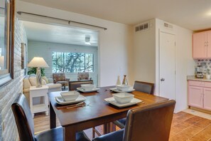 Dining - Hike, Golf & Dine: Tucson Retreat w/ Mtn Views! (Tucson)