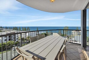 Outdoor dining - 3 Bedroom Apartment at Meridian Tower - Ocean Views (Kings Beach)