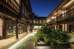 Deluxe Loft, City View | Terrace/patio