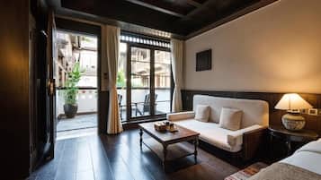 Chambre Double Deluxe, vue ville | Coin séjour