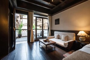 Chambre Double Deluxe, vue ville | Coin séjour