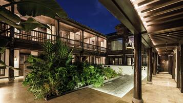 Luxury-Suite, Stadtblick | Terrasse/Patio