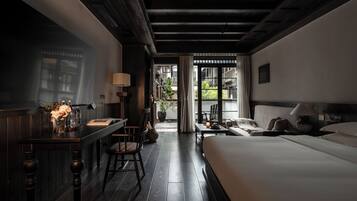 Habitación doble exclusiva, vista al jardín | Sábanas de algodón egipcio, ropa de cama de alta calidad y edredón