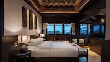 Royal Suite, City View | Egyptian cotton sheets, premium bedding, down comforters, minibar