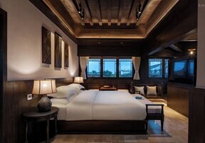 Royal Suite, City View | Egyptian cotton sheets, premium bedding, down comforters, minibar