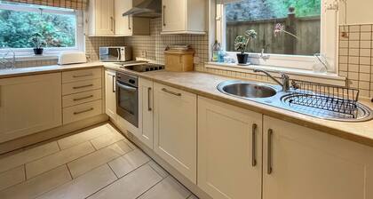 Garden View Cottage - UK50886
