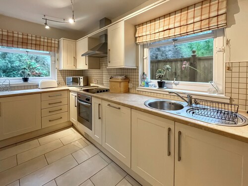 Garden View Cottage - UK50886