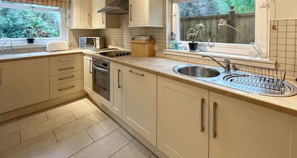 Garden View Cottage - UK50886