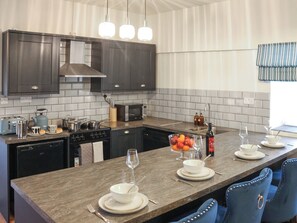 Dishwasher - 3 bedroom accommodation in Llandysul (Llandysul)