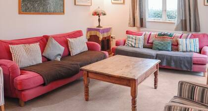 Spacious house sleeping ten, perfect for large families or groups.