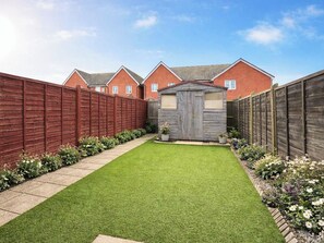 Property grounds - 2 bedroom accommodation in Westwood, near Margate (Westwood, near Margate)