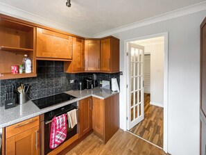 Dishwasher, high chair - 3 bedroom accommodation in Sittingbourne (Sittingbourne)