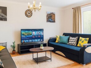 TV - 3 bedroom accommodation in Sittingbourne (Sittingbourne)