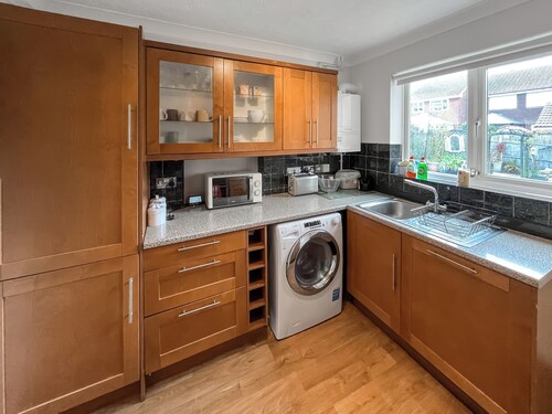 3 bedroom accommodation in Sittingbourne