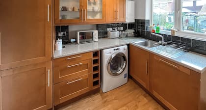 3 bedroom accommodation in Sittingbourne