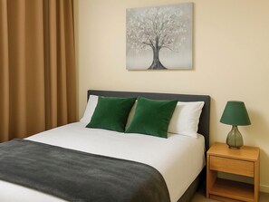 Free WiFi - A lovely house in great location for exploring North Kent and Medway towns. (Murston, near Sittingbourne)