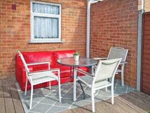 Outdoor dining - A lovely house in great location for exploring North Kent and Medway towns. (Murston, near Sittingbourne)