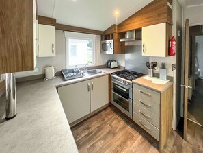 Private kitchen - Comfortable two-bedroom static caravan in Skegness sleeping up to six guests. (Skegness)