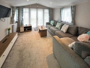 Living area - Comfortable two-bedroom static caravan in Skegness sleeping up to six guests. (Skegness)