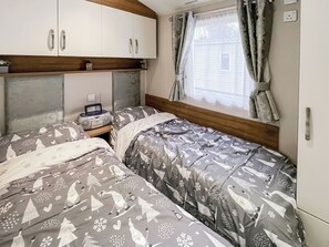 Free WiFi - Comfortable two-bedroom static caravan in Skegness sleeping up to six guests. (Skegness)