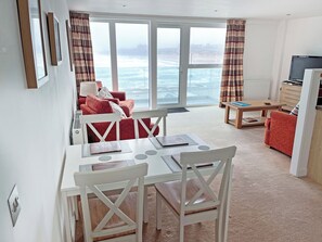TV - 1 bedroom accommodation in Newquay (Newquay)