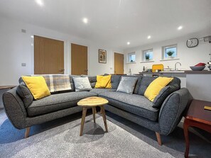 TV - 2 bedroom accommodation in Whitby (Whitby)