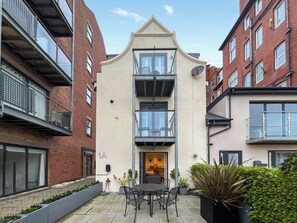 Exterior - 2 bedroom accommodation in Whitby (Whitby)