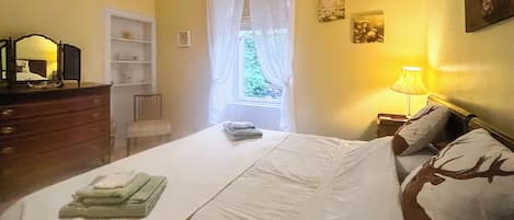 4 bedrooms, free WiFi, bed sheets