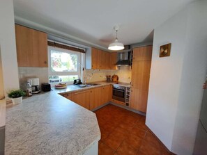 Refrigerador, horno, parrilla de estufa y lavavajillas 