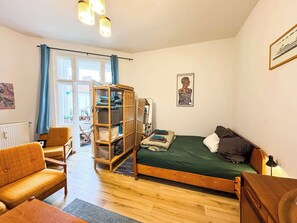 2 bedrooms, iron/ironing board, WiFi, bed sheets - Bright Apartment with Balcony (Berlin)
