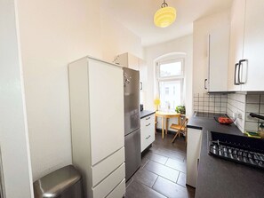 Kaffetrakter/tekoker, kjøleskap, mikrobølgeovn og ovn