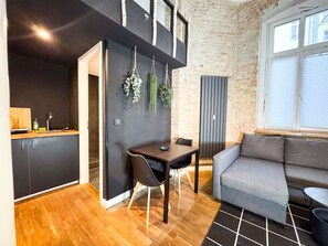 TV - Cozy Studio for 4 on Prenzlauer Allee (Berlin)