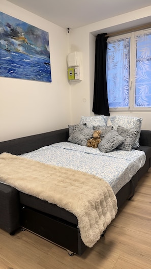 1 bedroom, desk, travel cot, free WiFi - Comfort in Le Mont-Dore - Pets allowed (Mont-Dore)