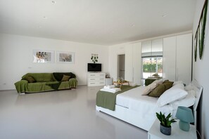 4 bedrooms, WiFi, bed sheets