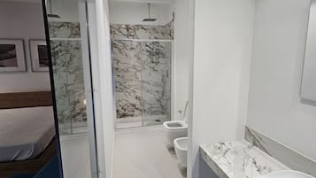 4 bedrooms, WiFi, bed sheets