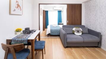 Classic Triple Room, 1 Double Bed with Sofa bed, Balcony, City View | Interior